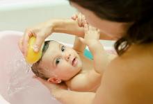 Моем голову малышу правильно Чем мыть голову младенцу